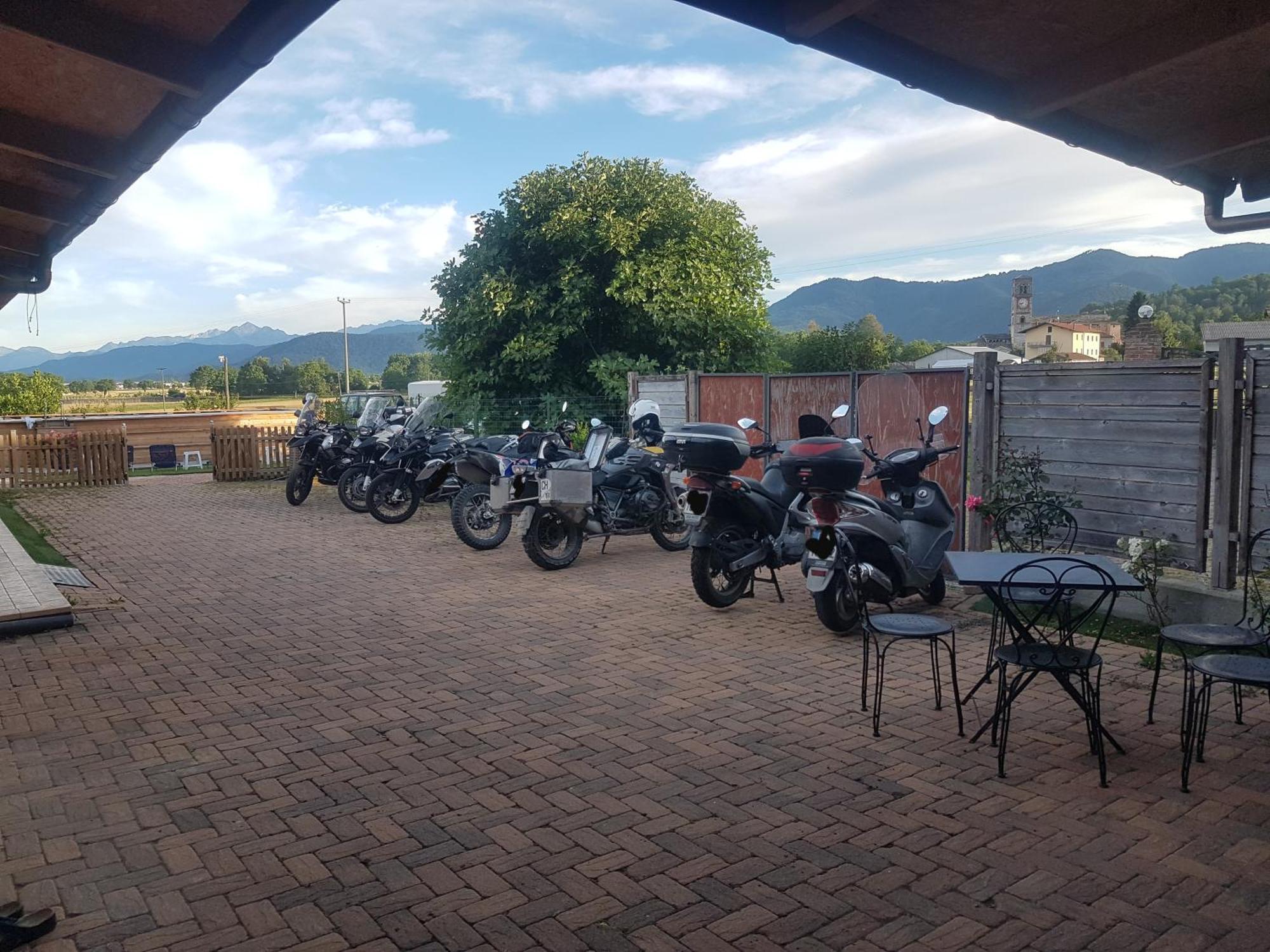 Locanda Dl'Angel Villar San Costanzo Екстер'єр фото